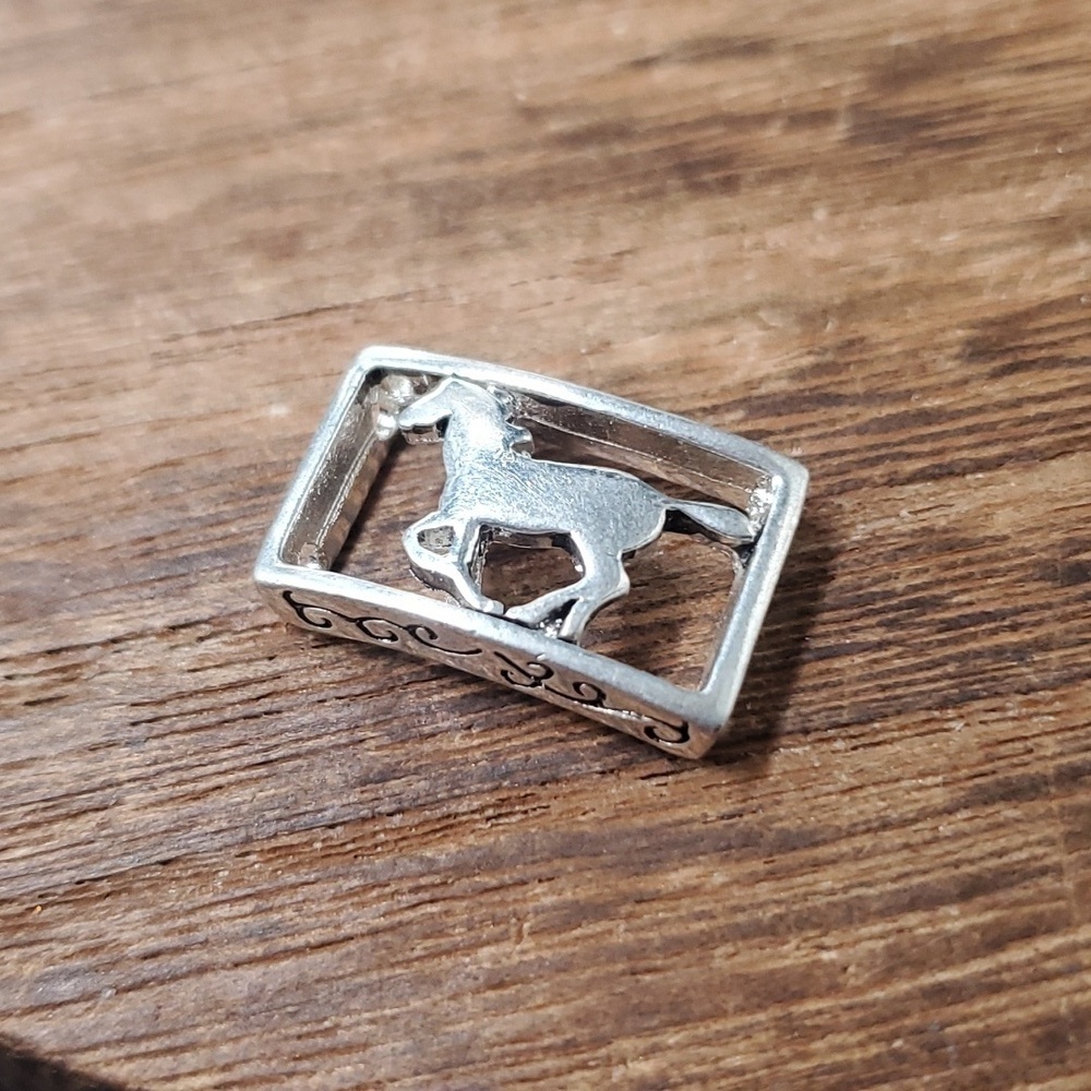 P208 galloping horse charm antique‎